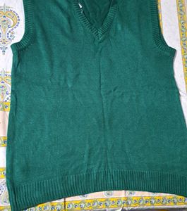 Branded half sweater for men.