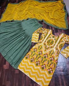 GEORGETTE WITH HAVVY EMBROIDERY WORK WIT