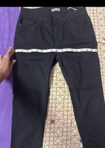 Max UAE Skinny Medium Rise Black Jeans