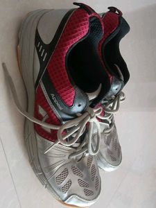 NIVIA BADMINTON SHOES