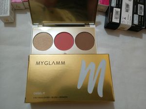 Combo: Creamy Matte &amp; Manish Malhotra Liquid Matte Lipsticks And Chisel It Contour Kit