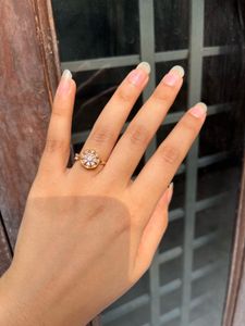Elegant Gold Rotating Flower Ring