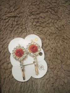 Matt Lipstick With Stone Hair Clip (Combo Offer)