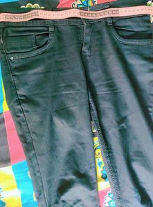 Ye Jeans Or Jaggings mere Size Ke Nahi Hai