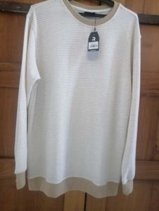 Stylish Cream Sweatshirt – Cozy & Trendy for All