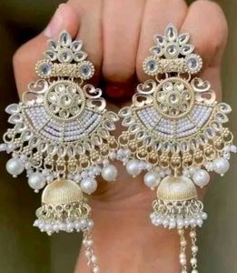 Kundan Mangteeka And Earrings Set