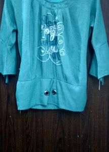 Title: Stylish & Trendy Top for Sale – Great Condi