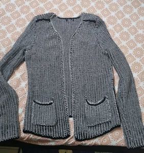Black & White Woolen Front Open Pocket Short Shrug