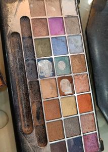 Makeup Bundle: Revolution Palette &amp; More!