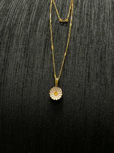 Daisy Pendant Necklace