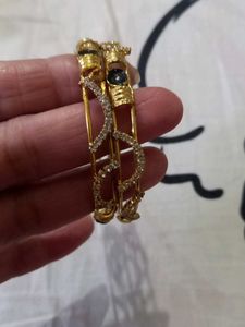 Golden Bangles 4 With 2 Bngle Free 6 Bangle