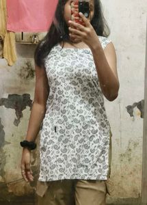 💗Offer White & Black Short Kurti 💗💗