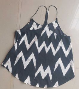 H&amp;M Black &amp; White Top
