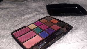15 colour eyeshadow pallate