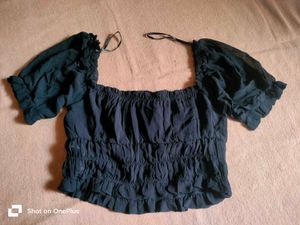 Forever 21 Black off the shoulder Fancy top 🖤🎀