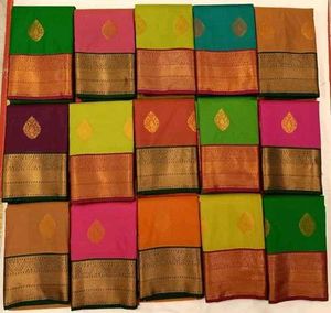 Me Purani Saree Kharidta Hu
