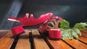 MARY JANE PUMPS