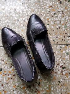 Worn Black Leather Loafers - Size 8