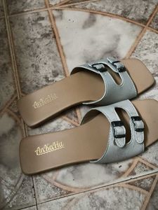 Flat sandals