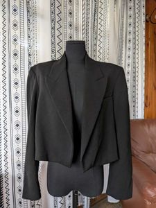 ZARA Chic Cropped Black Blazer