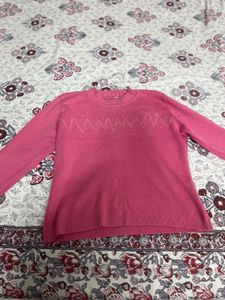 Soft and lightweight pink sweater!!