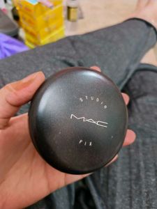 Brand New MAC Studiofix Compact NC 45