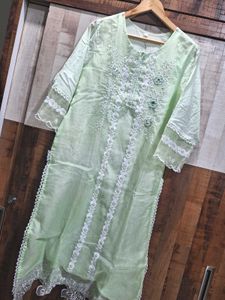Beautiful 3 Piece Pakistani Suit