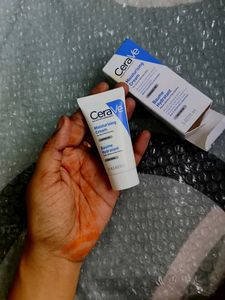 Minimalist vitamin B5 moisturizer