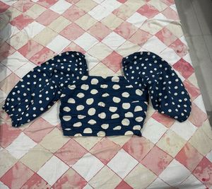 Lifestyle Polka Dot Top 💙🤍
