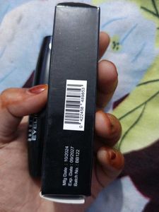 Eyeliner and compact powder