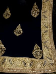 NAvy blue saree.
