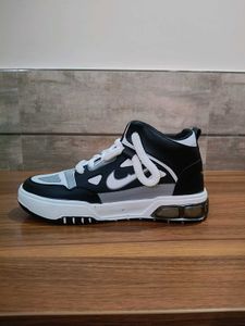 Black &amp; White Fashion Sneakers