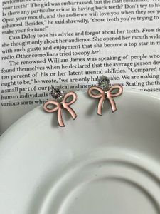 2 Bow Earrings And Chain