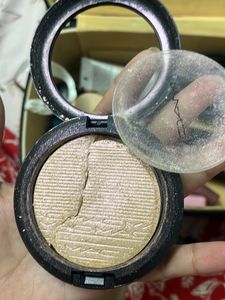 MAC Show Gold Highlighter