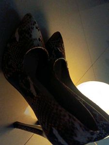 Snakeskin Print Pointed Heels