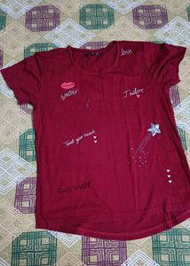 Maroon T-shirt with cute prints