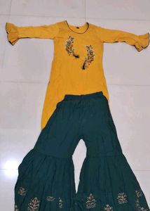 Kurti Ka 2 Pes H Plaza K Sath