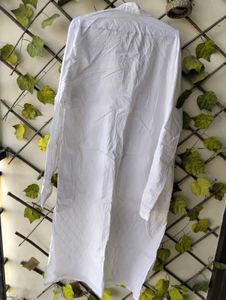 Men&#39;s White Embroided Kurta