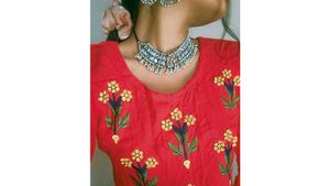 Silver Tone Necklace