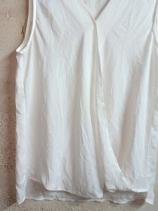 Women&#39;s Fashion Top Sleeveless White Wrap-style