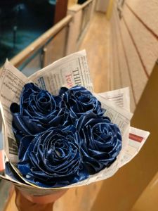 Elegant Blue Ribbon Rose Bouquet