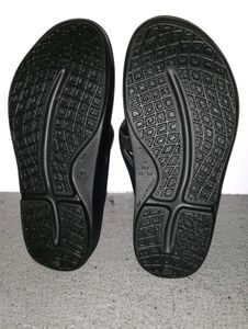 Black Flip-Flops