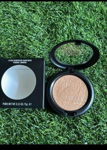 MAC highlighter (whisper of glit)
