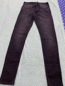 Black Body Fit Levi’s Jean