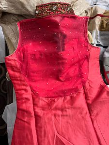 Its A Long Kurti With Front Zip Up to Waist