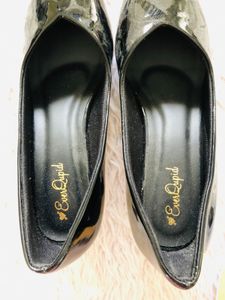 Black Heed Shoes (Women’s)