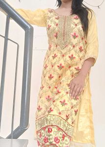 Elegant Embroidered Kurti With Pant