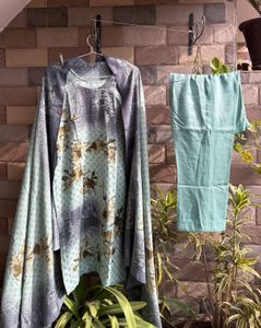 Women&#39;s Winter Suit with Stole