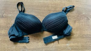 Black And Red Size 32B Padded Bra