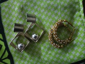 Set Of 2 Earrings